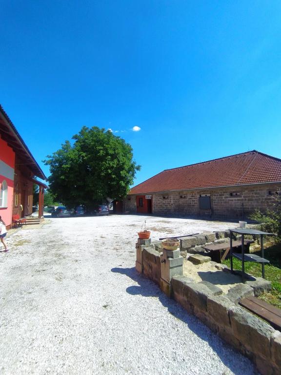 Budynek, w którym mieści się hotel