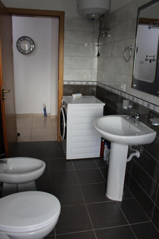 COMFY CITY CENTER APARTMENT - Imazhi 7