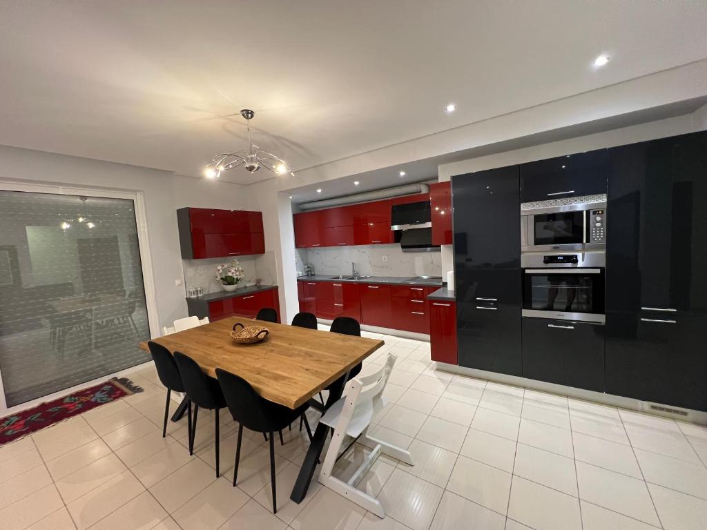 Lovely 2 bedroom apartment with a great sea view - Image 3