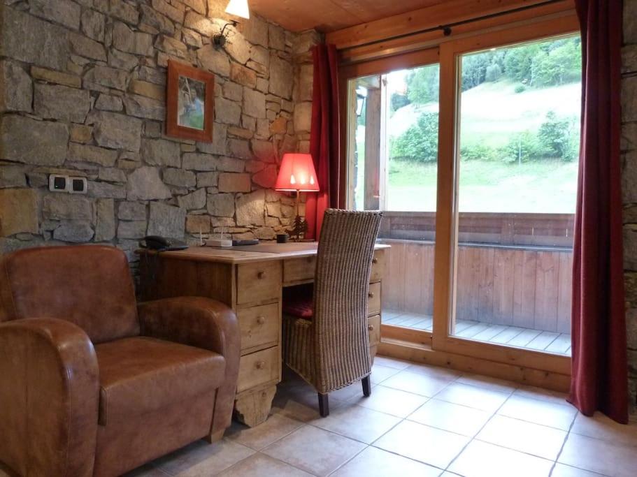 Un lugar para sentarse en Les 4 saisons - luxury 3-bed apt with sauna