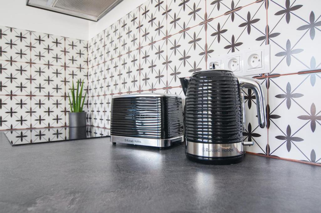 Příslušenství pro přípravu čaje a kávy v ubytování Vineyard Terrace Apartment