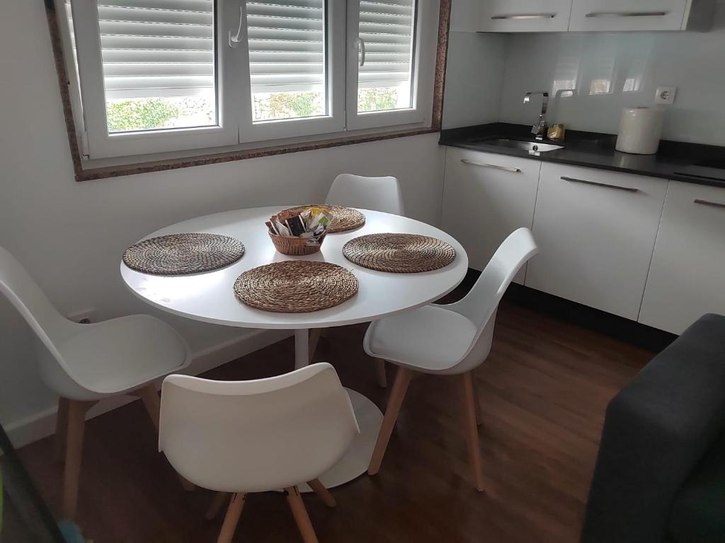 Kuchyňa alebo kuchynka v ubytovaní Apartamentos en Leis Muxia