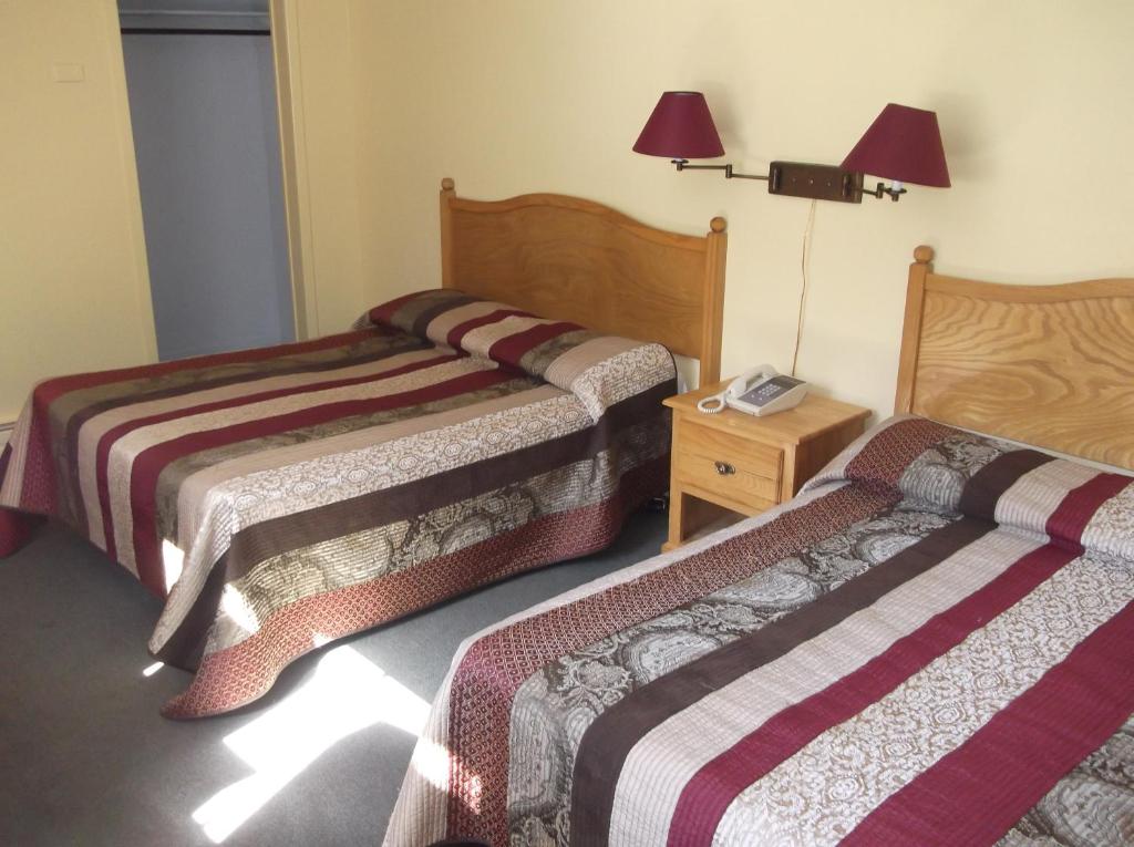 Letto o letti in una camera di Auberge Mountain View Inn