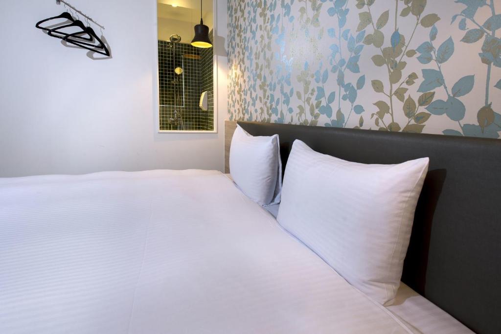 Postel nebo postele na pokoji v ubytování Queens Hotel II