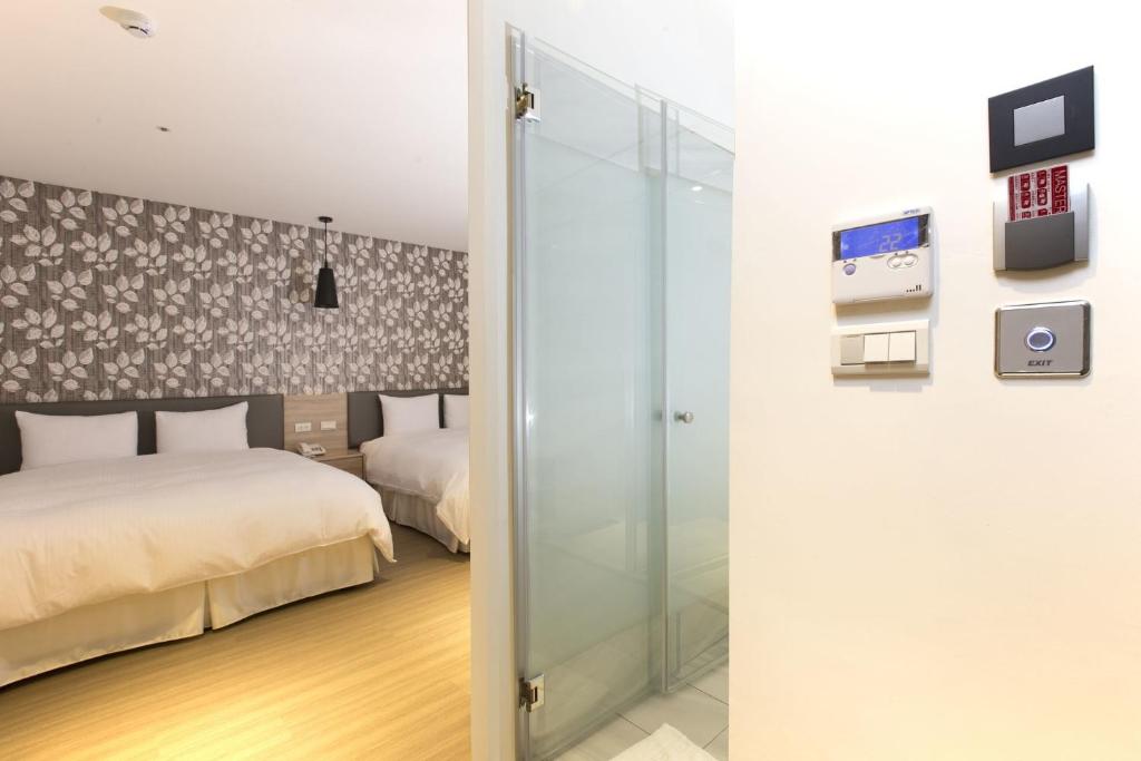 Postel nebo postele na pokoji v ubytování Queens Hotel II