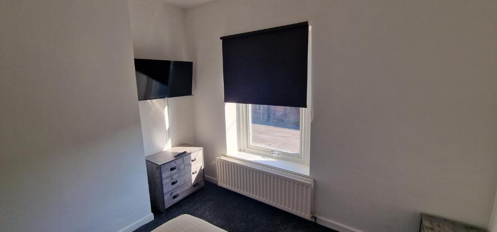 TV a/nebo společenská místnost v ubytování APARTMENT IN CENTRAL BARNSLEY