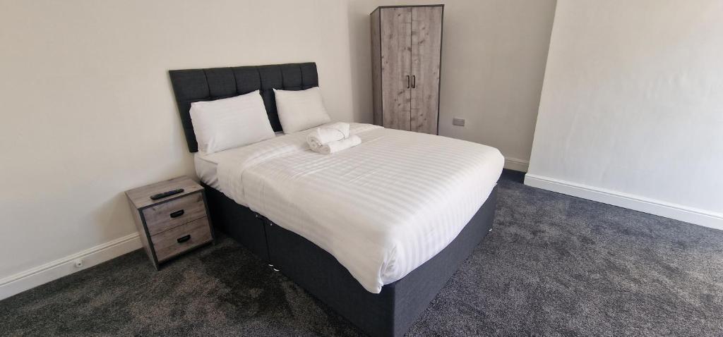Postel nebo postele na pokoji v ubytování APARTMENT IN CENTRAL BARNSLEY