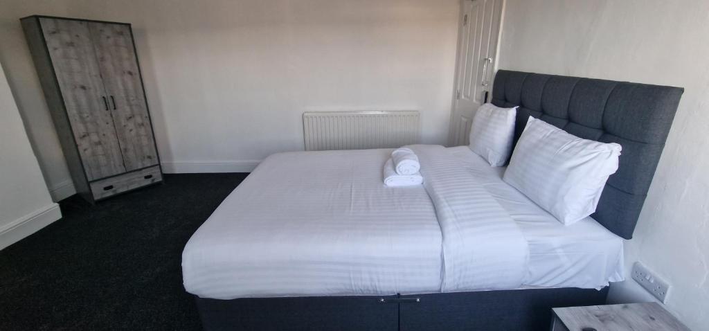 Postel nebo postele na pokoji v ubytování APARTMENT IN CENTRAL BARNSLEY