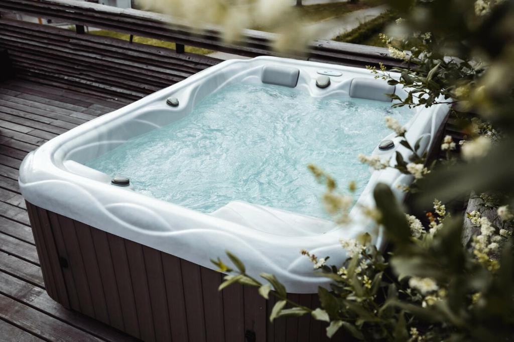 a hot tub sitting on top of a deck at Altholz-Apartment in Ramsau