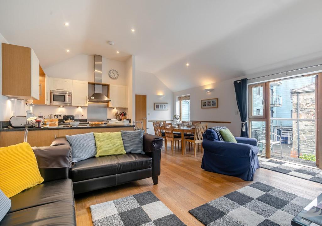 6 St Elvans, Porthleven (updated prices 2024)