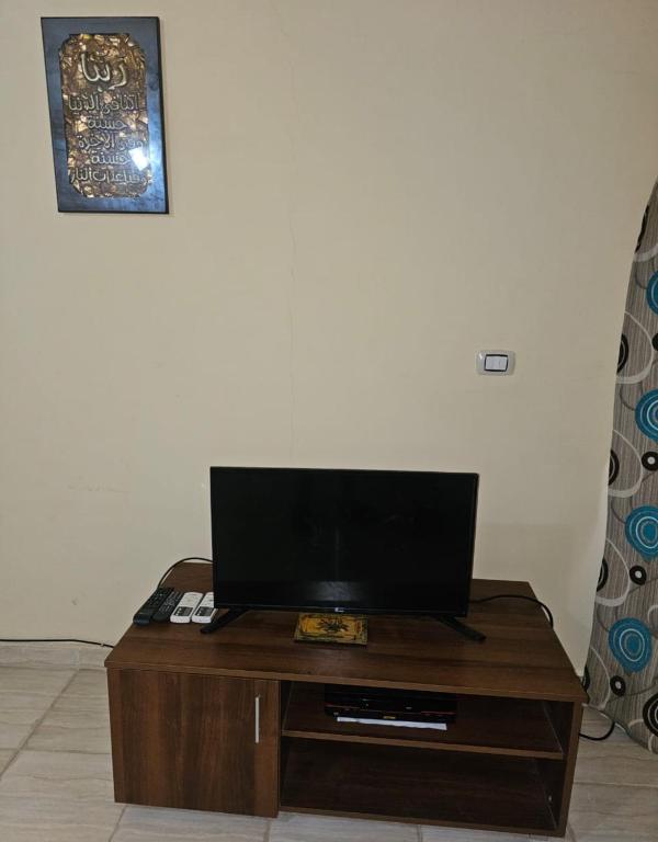 TV a/nebo společenská místnost v ubytování قرية مرسيليا بيتش3 شاليه عائلات فقط - Marseilia Beach 3 chalet Families Only
