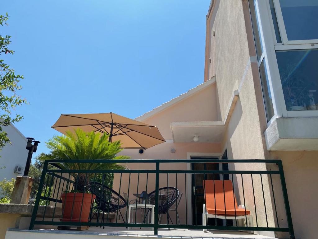 Balkón alebo terasa v ubytovaní Apartmani Dušanka