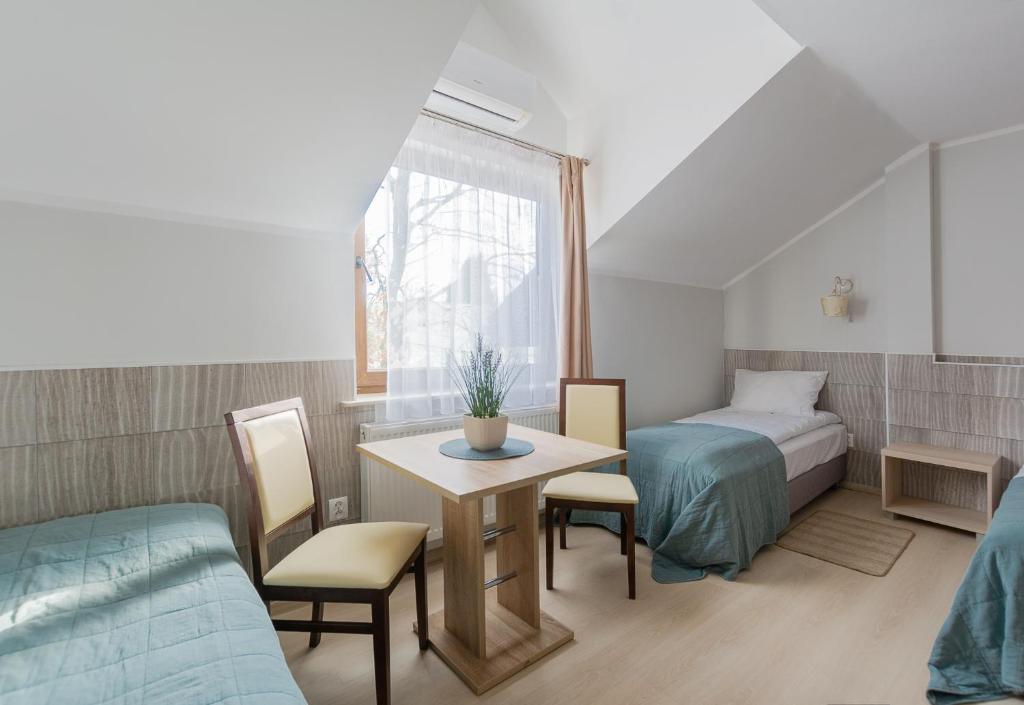 Agroturystyka Premium Cracovia Arabians - Ojcowski Park Narodowy - Triple Room With Private Bathroom