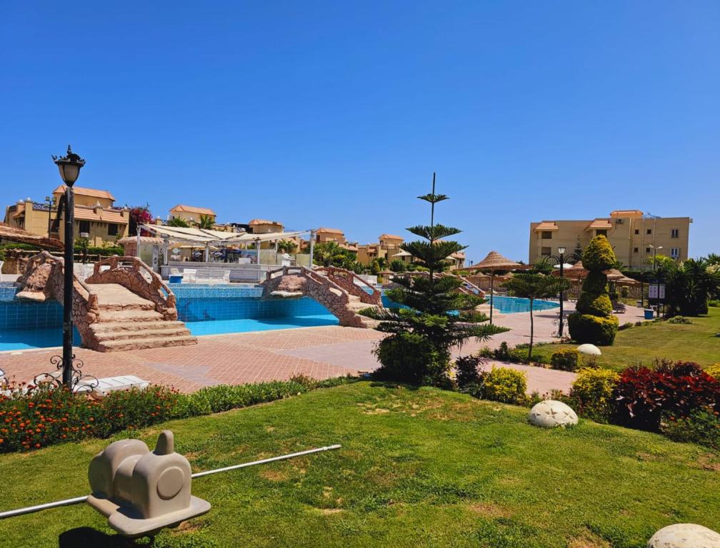 Bazén v ubytování قرية مرسيليا بيتش3 شاليه عائلات فقط - Marseilia Beach 3 chalet Families Only nebo v jeho okolí