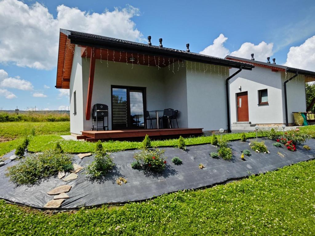 a house with a garden in front of it at Na wilczym szlaku in Ustrzyki Dolne