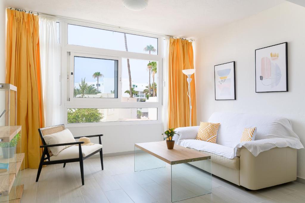 Blue Sky Playa Roca, Costa Teguise (updated prices 2024)