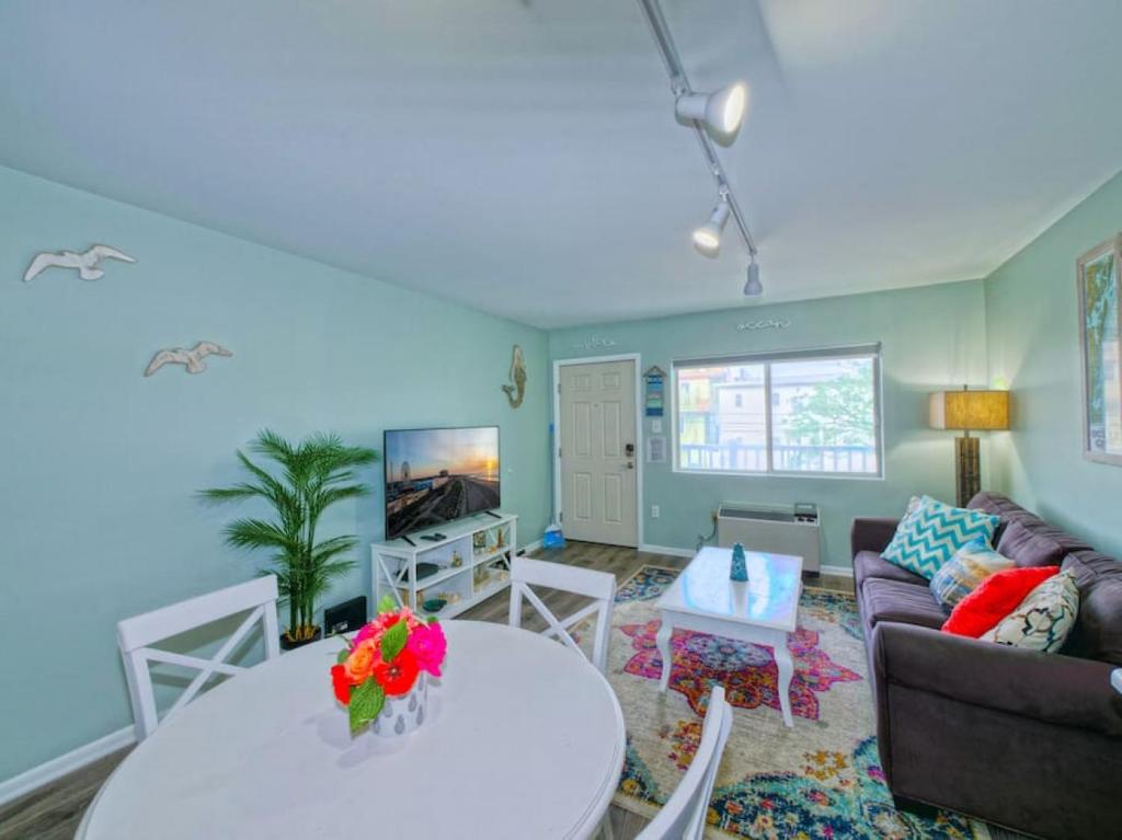 a living room with a table and a couch at Trendy 1BD Balcony Pool Small fam or couples stay in Ocean City