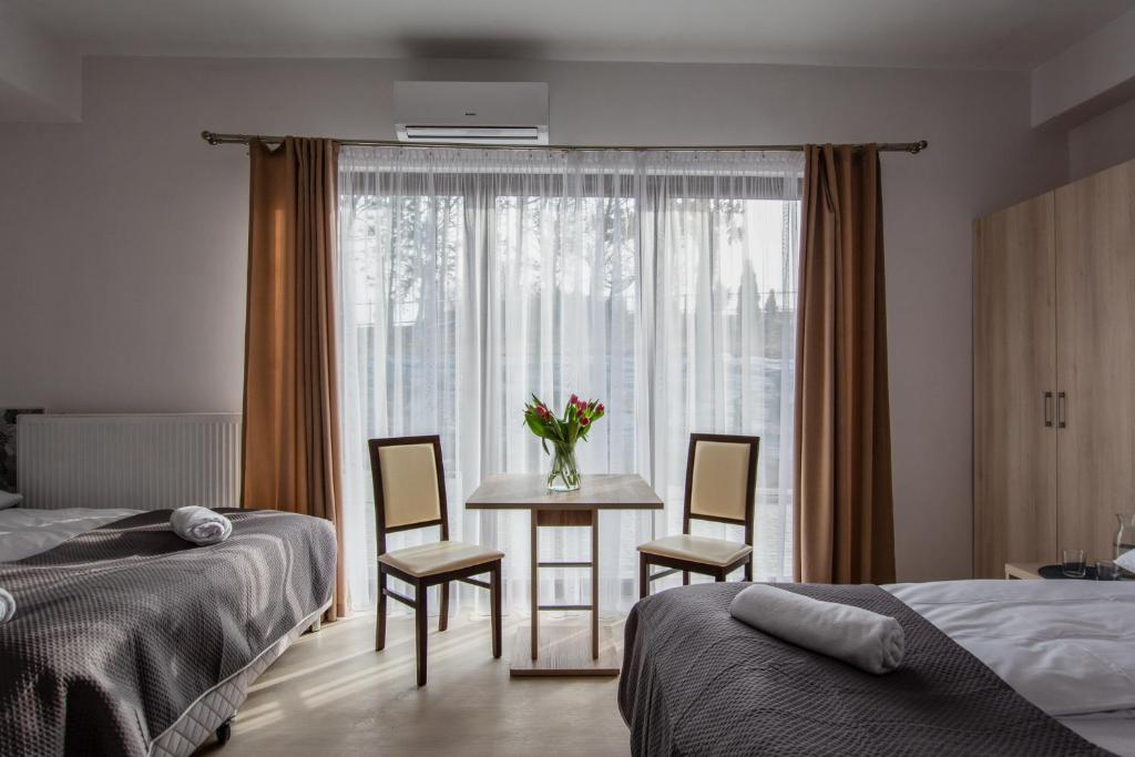 Agroturystyka Premium Cracovia Arabians - Ojcowski Park Narodowy - Quadruple Room With Private Bathroom
