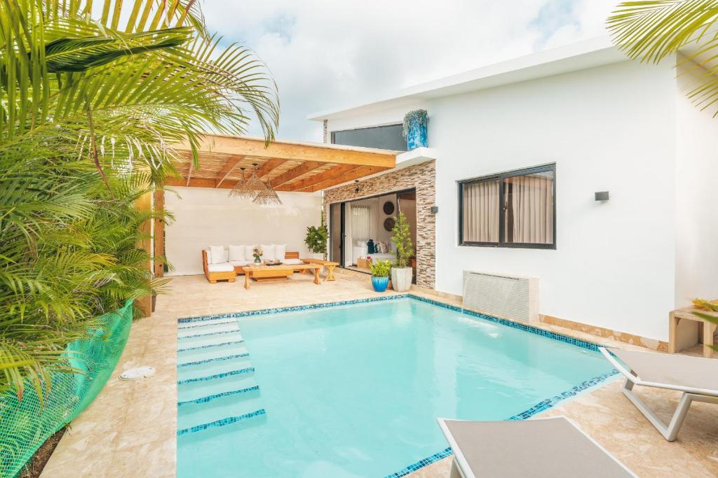 Bazén v ubytování Charming villa with private pool in Juan Dolio nebo v jeho okolí