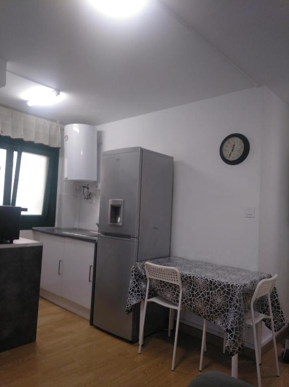 Kuchnia lub aneks kuchenny w obiekcie Estudio. Sada, A Coruña.