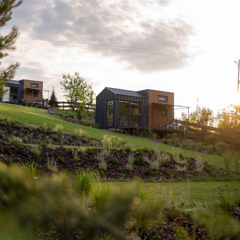 a house on top of a grassy hill at Zielona Górka in Biskupiec