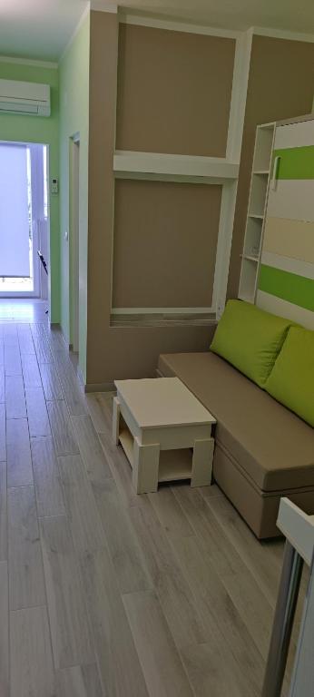 Cinema House Single & Double Rooms & Studio Apartments - Studio With Balcony