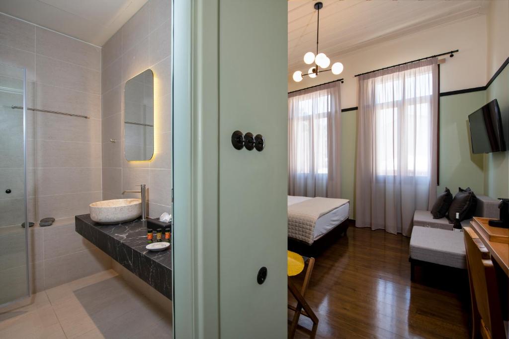 Mosaic Venetian Harbour Suites - 6