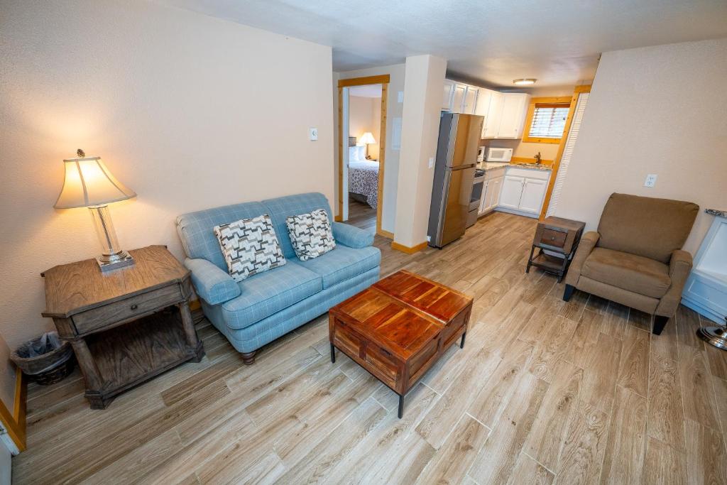 Estes Mountain Inn - 