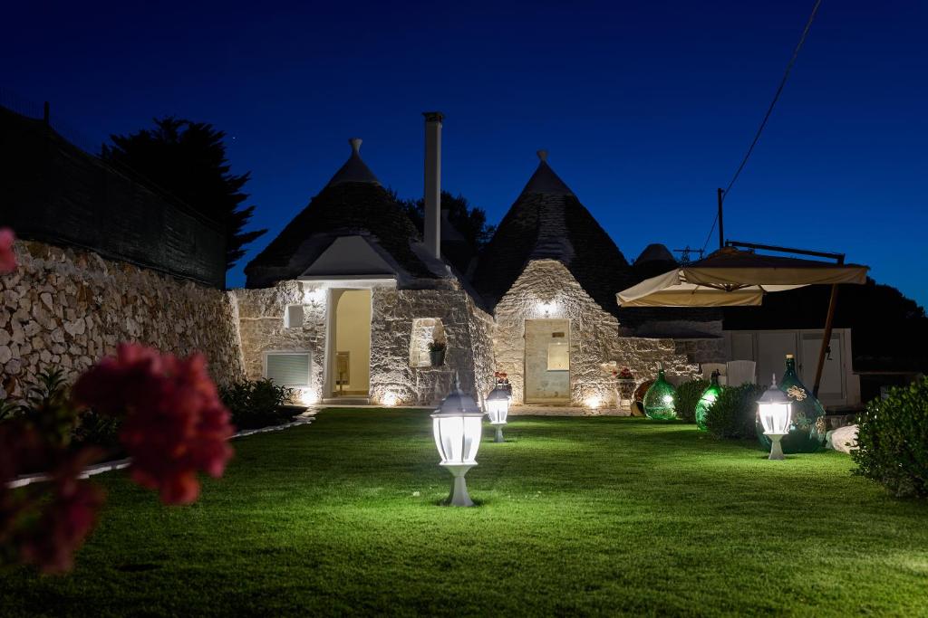 Taman di luar I Trulli di Cosimo Luxury