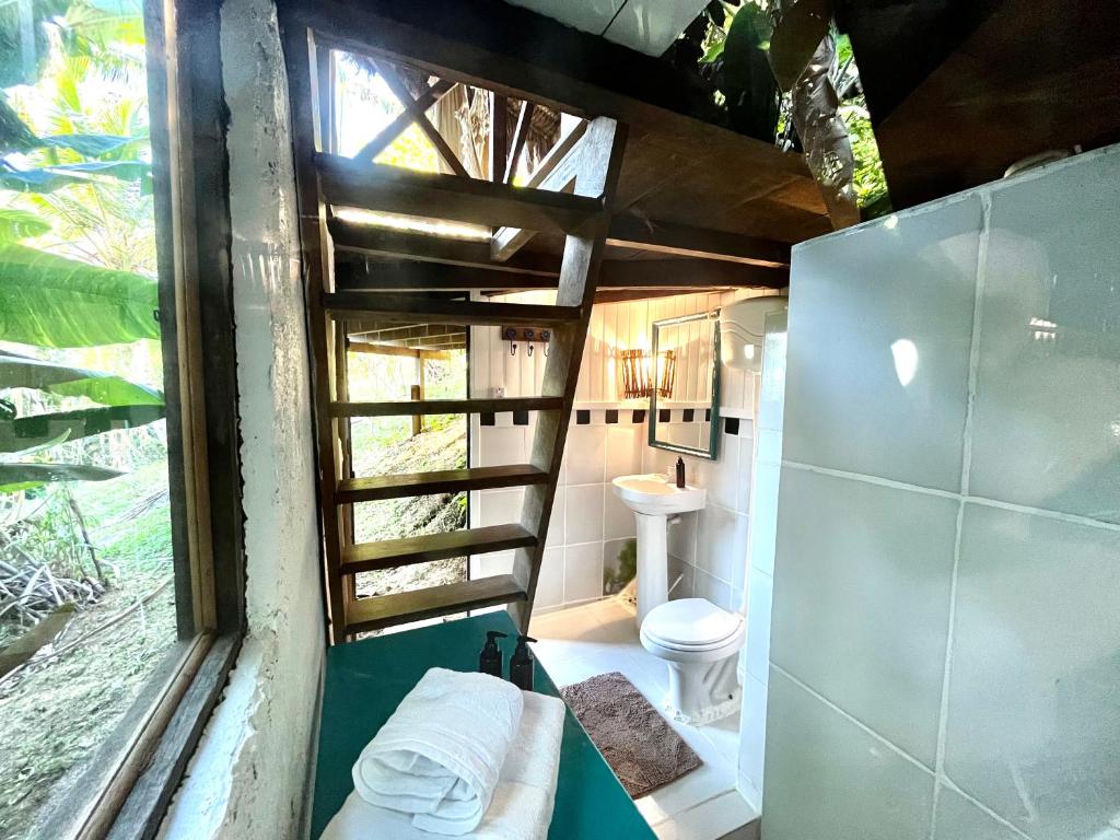 Koupelna v ubytování Jungle Lodge