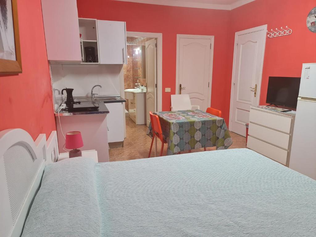 A kitchen or kitchenette at Vivienda Perez Martin