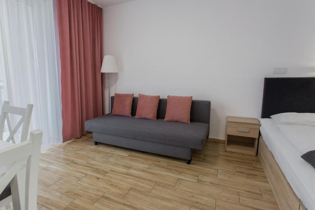 Televízia a/alebo spoločenská miestnosť v ubytovaní K2 Apartamenty