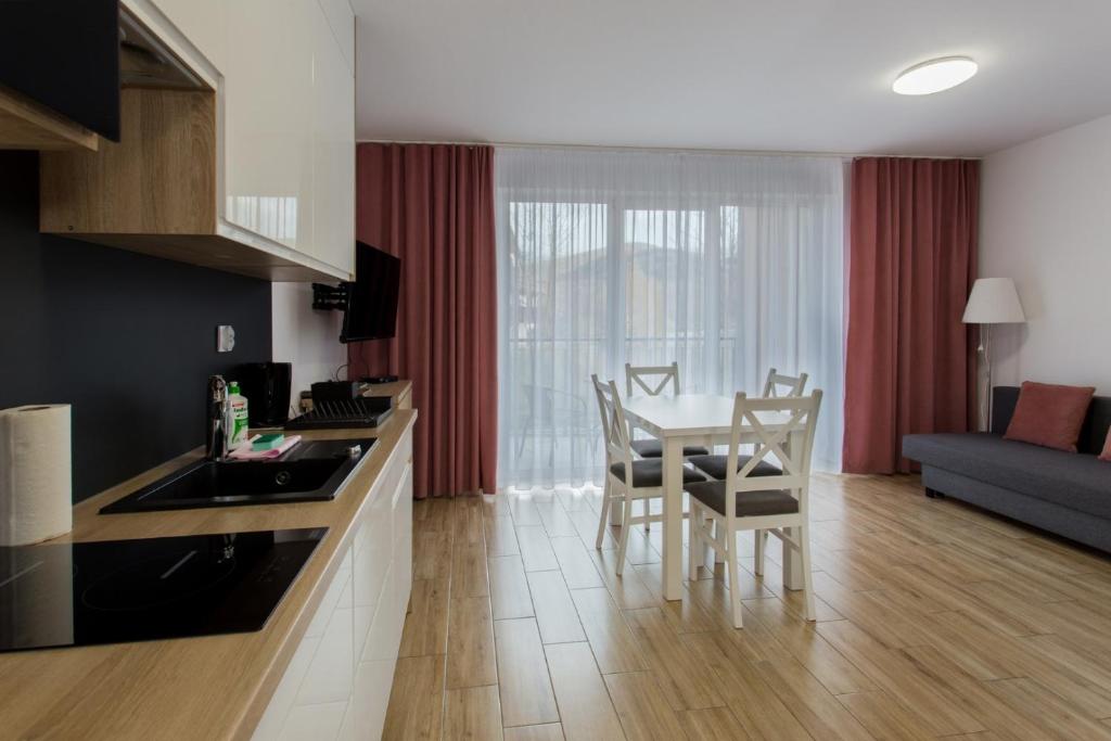 Kuchyňa alebo kuchynka v ubytovaní K2 Apartamenty