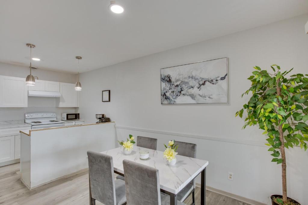 Vacation Rental Apartment 6 Mi to the Dallas Zoo, Dallas