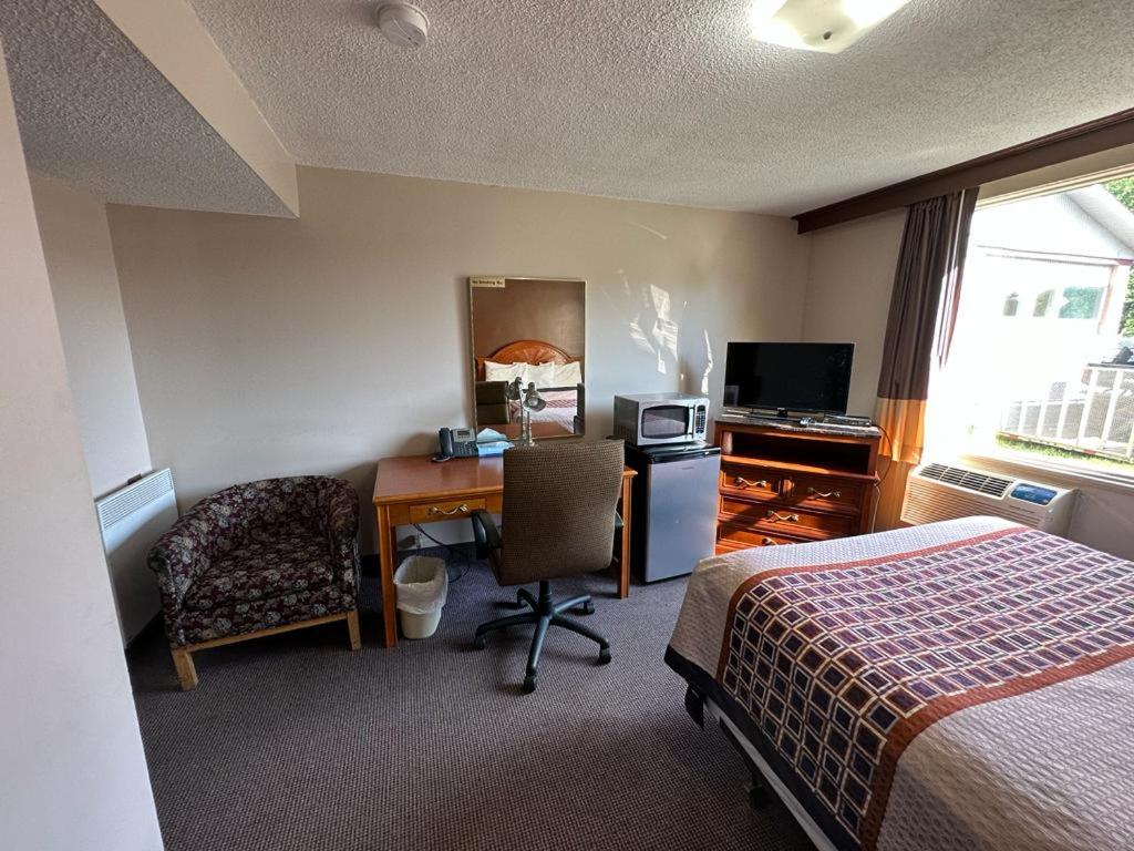 Bear's den Lounge and Motel - 标准皇后区