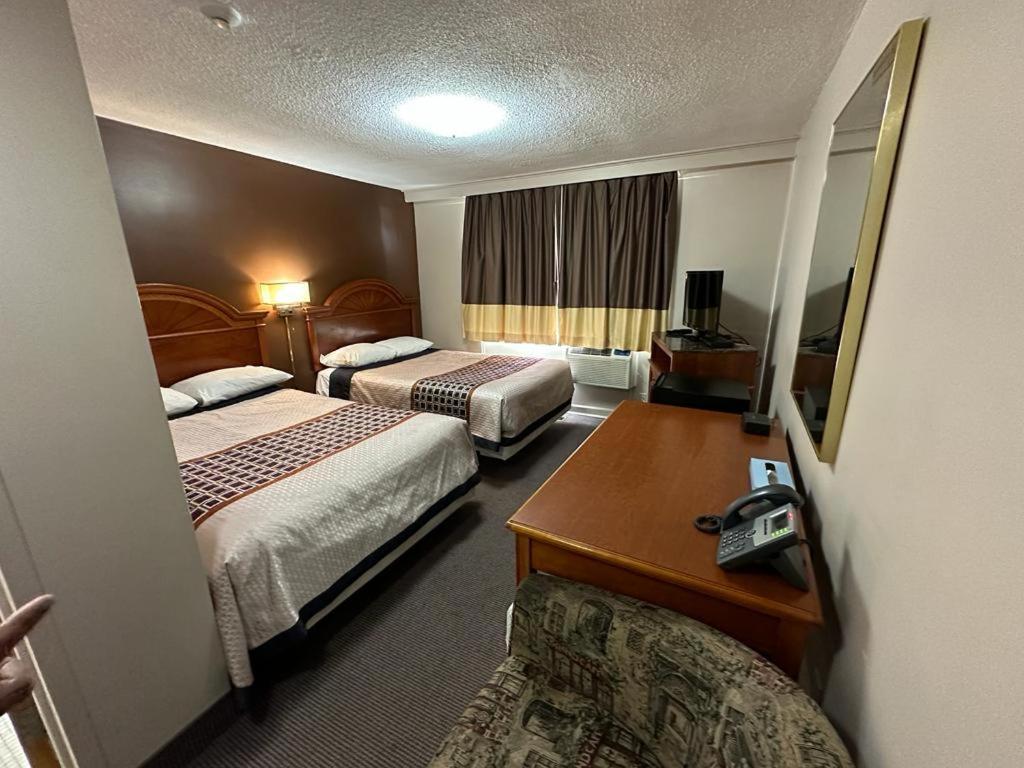 Bear's den Lounge and Motel - 双人间