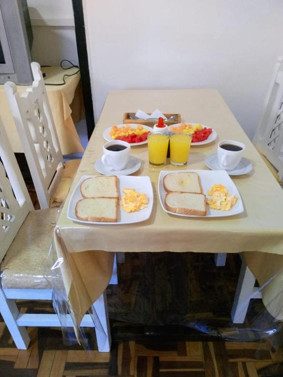 Jídlo v hostelu nebo okolí