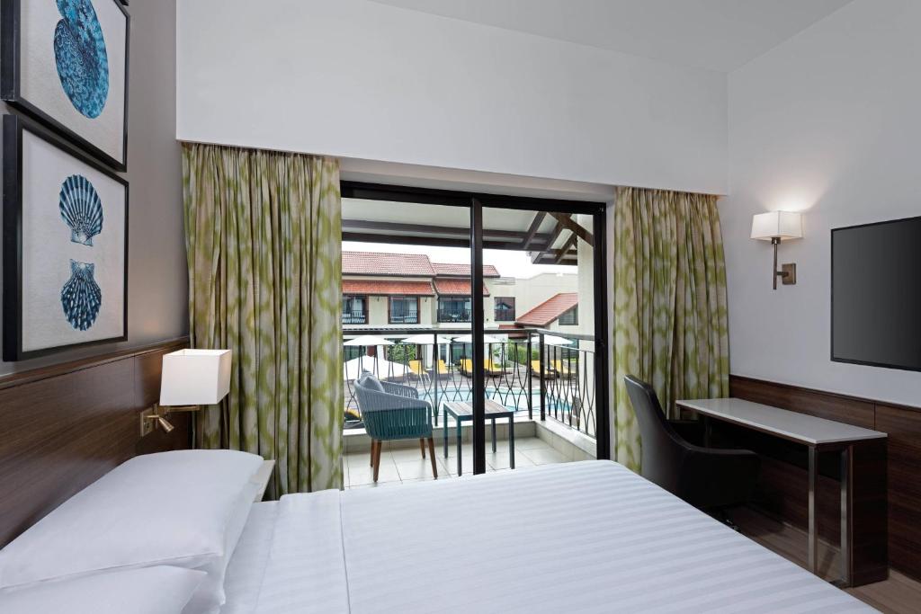 Postel nebo postele na pokoji v ubytování Fairfield by Marriott Goa Benaulim