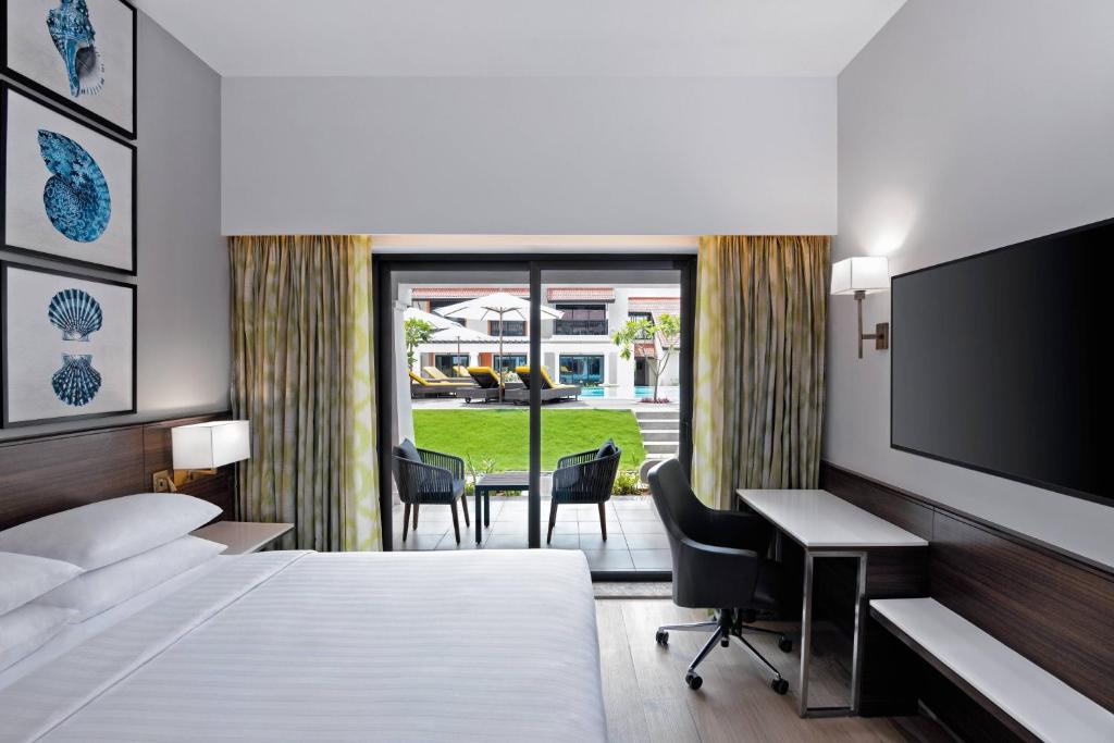 Postel nebo postele na pokoji v ubytování Fairfield by Marriott Goa Benaulim
