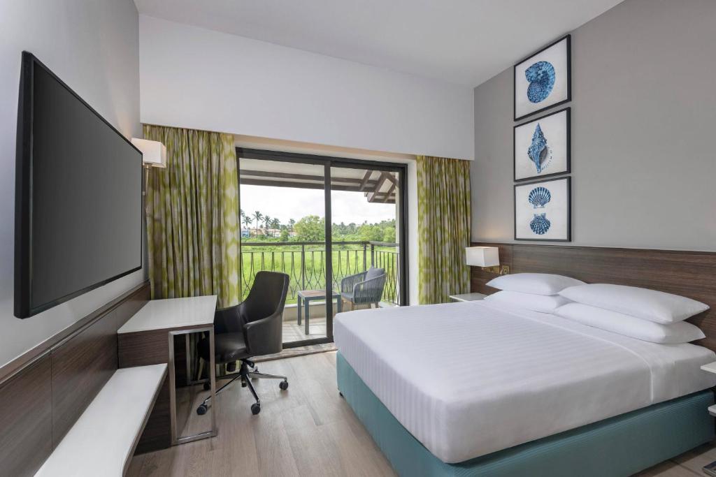 Postel nebo postele na pokoji v ubytování Fairfield by Marriott Goa Benaulim