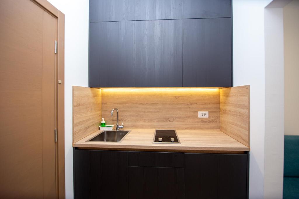 Cucina o angolo cottura di Apartments Sirena - Modern stay with free parking