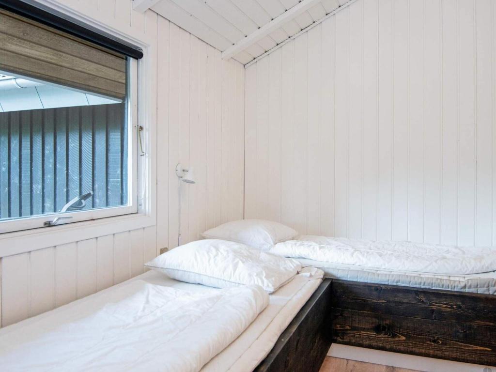 Postel nebo postele na pokoji v ubytování 6 person holiday home in Nørre Nebel-By Traum
