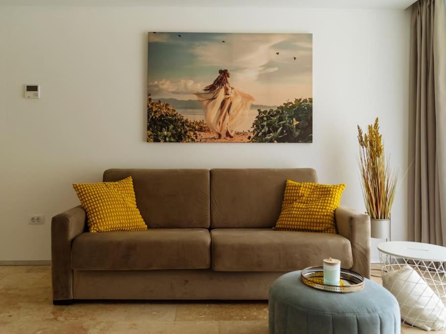 a living room with a couch and a painting on the wall at Bond Apartment - Astria Olimp in Olimp