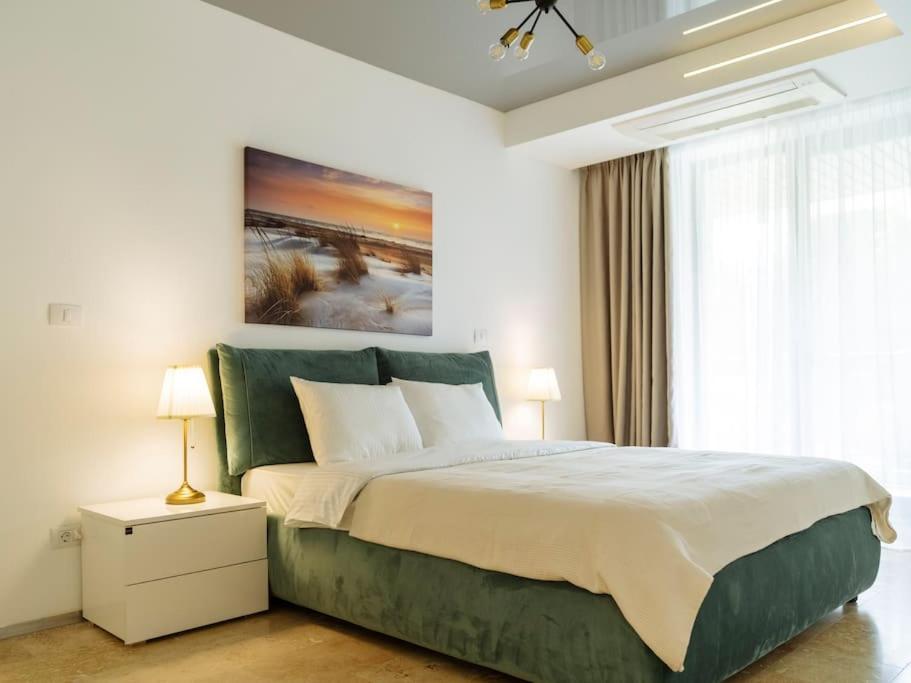 Postel nebo postele na pokoji v ubytování Bond Apartment - Astria Olimp
