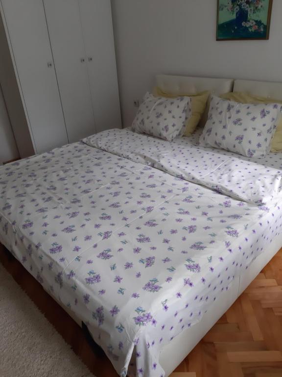 Postel nebo postele na pokoji v ubytování City ​​Apartment