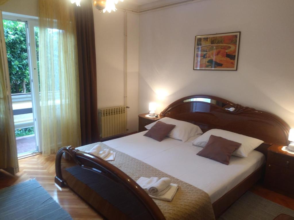 Posteľ alebo postele v izbe v ubytovaní Apartments with a parking space Pag - 16016