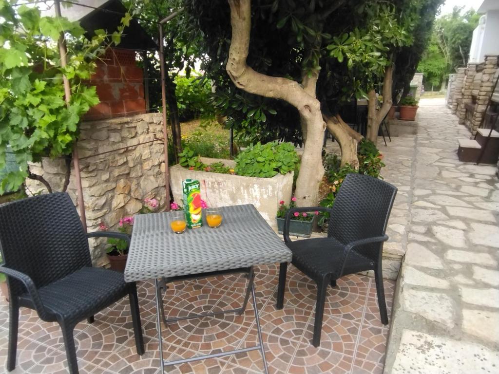 Nápoje v ubytovaní Apartments with a parking space Pag - 16016