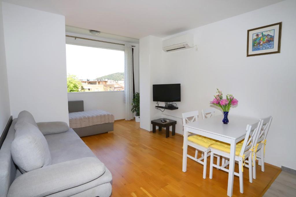 Televízia a/alebo spoločenská miestnosť v ubytovaní Apartments with WiFi Split - 19226