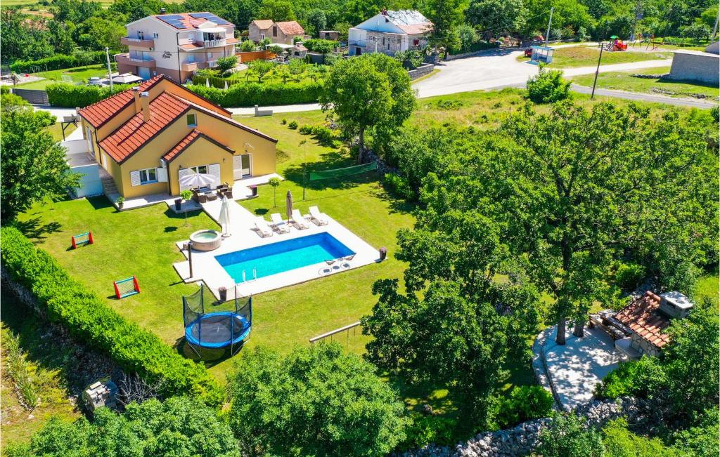an aerial view of a house with a swimming pool at Lovely Home In Vinjani Gornji in Nenadići