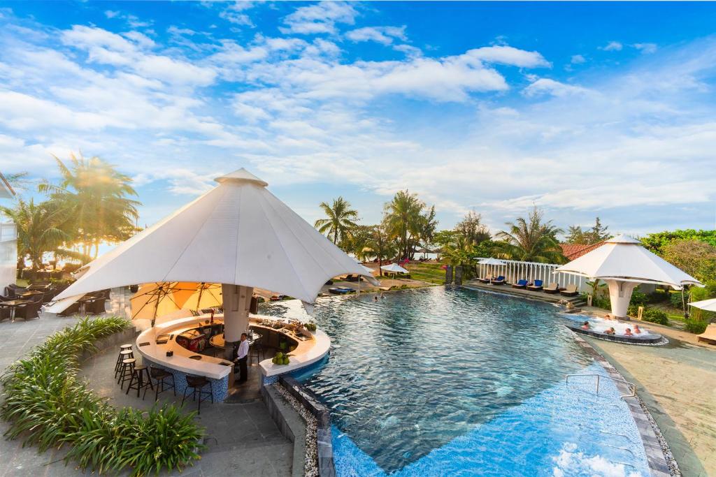 Bazén v ubytování Mercury Phu Quoc Resort & Villas nebo v jeho okolí